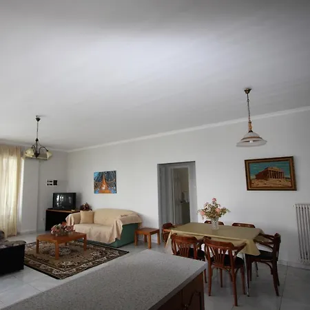Apartment And Miloi (Argolis)